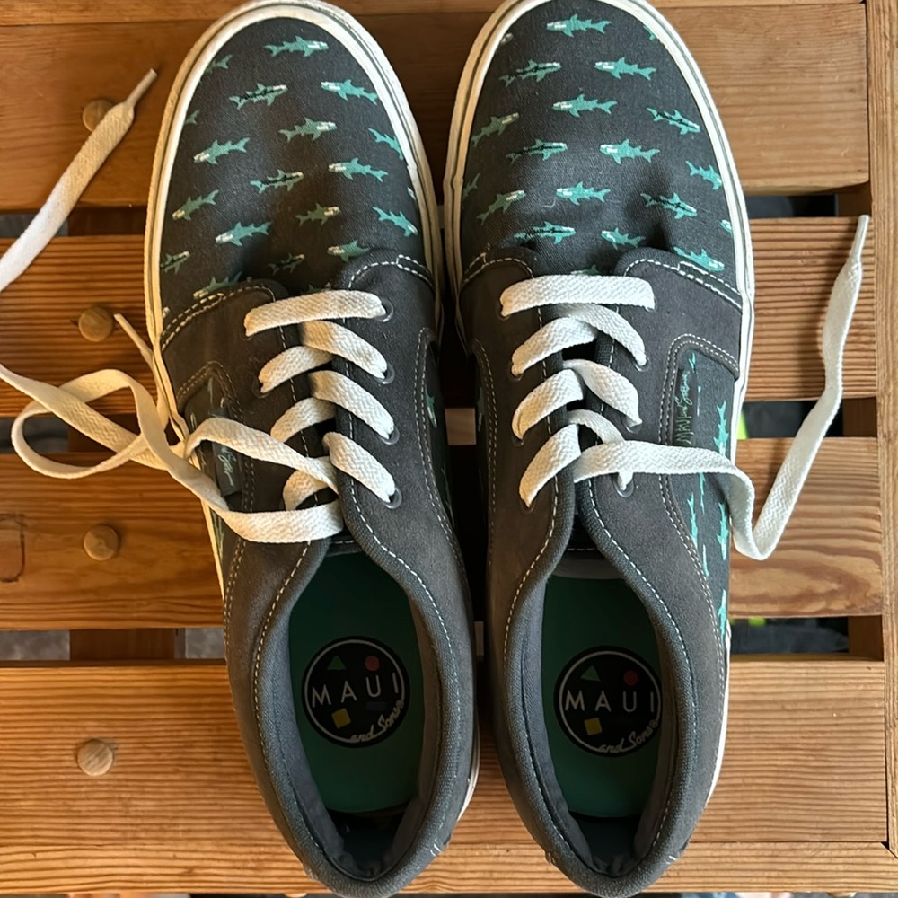 NEW Maui and Sons 10.5 Sneakers